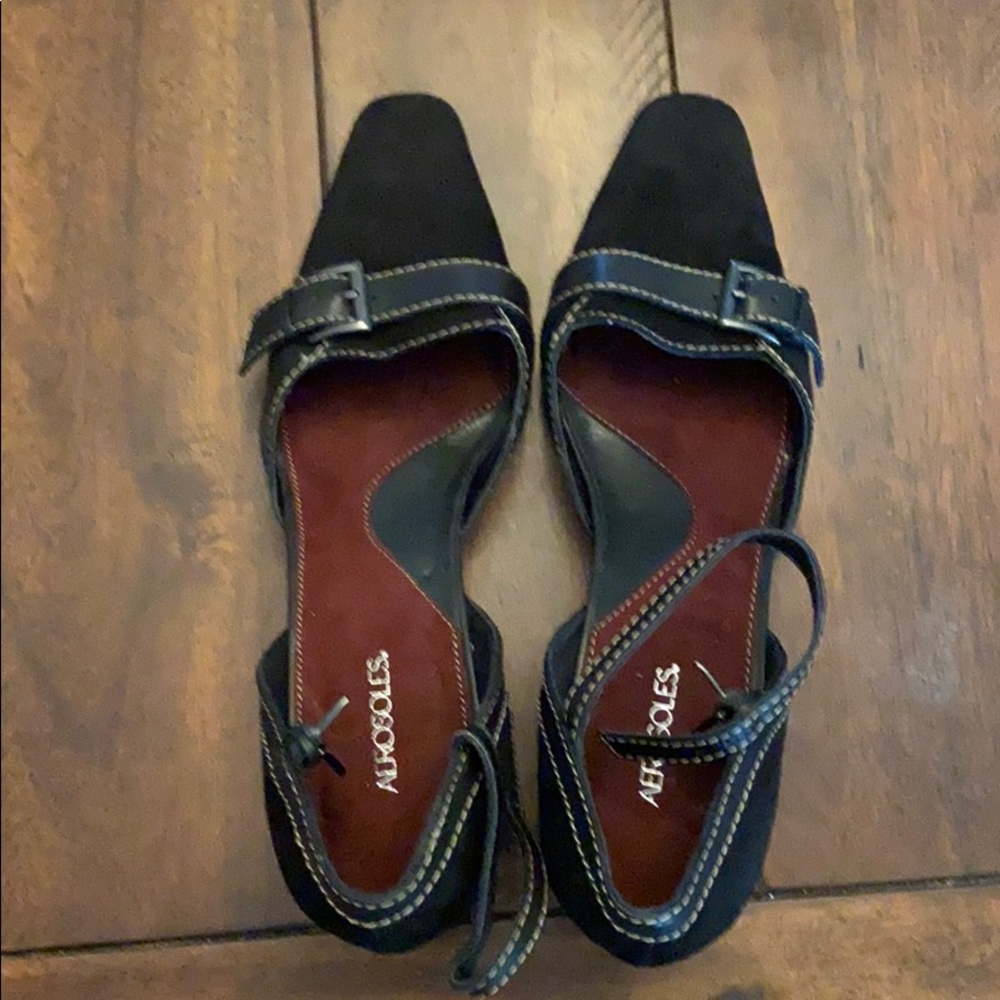 Shoes - Picture 3 of 4
